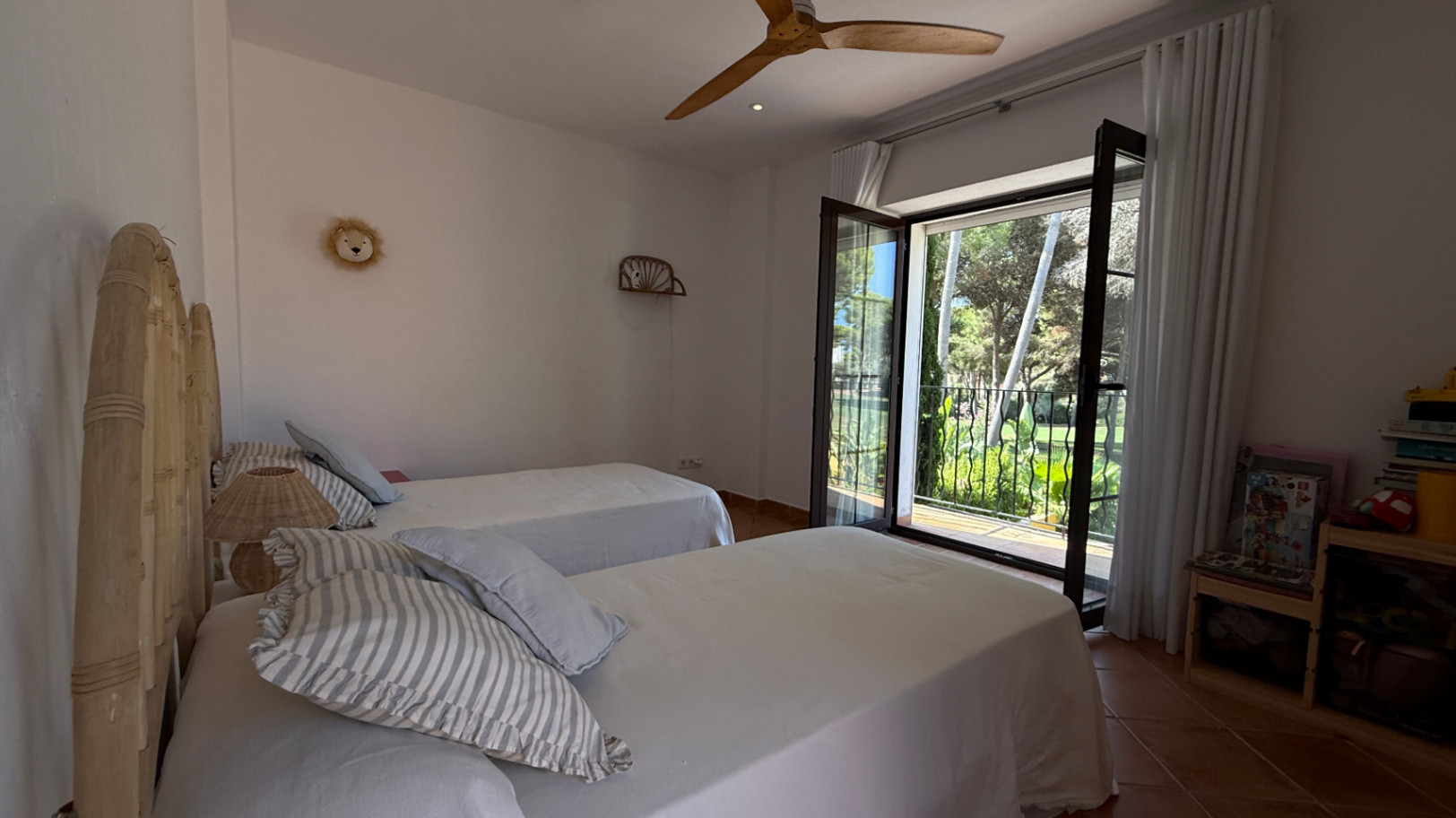 Villa con piscina privada dentro de urbanización privada en el Golf de Santa Ponsa
