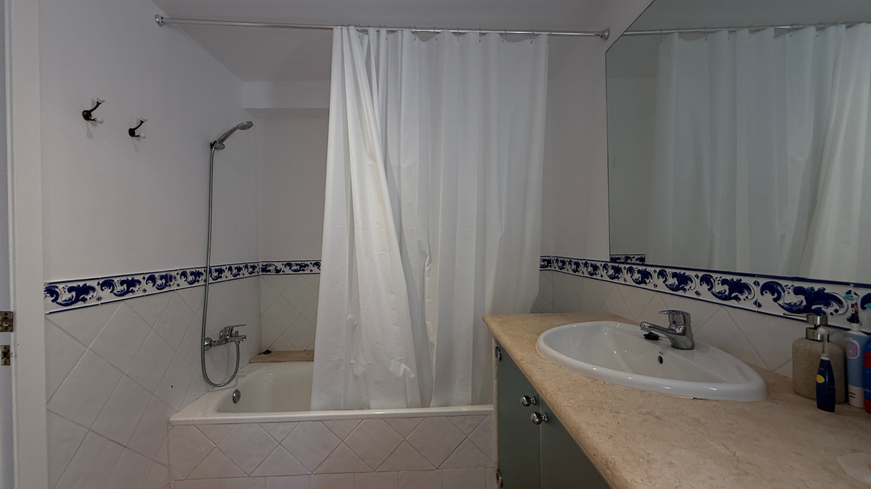Villa con piscina privada dentro de urbanización privada en el Golf de Santa Ponsa