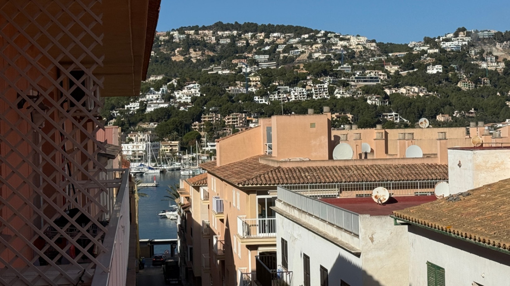 240926 - Port Andratx appartement 2 chambres vue latérale sur la mer