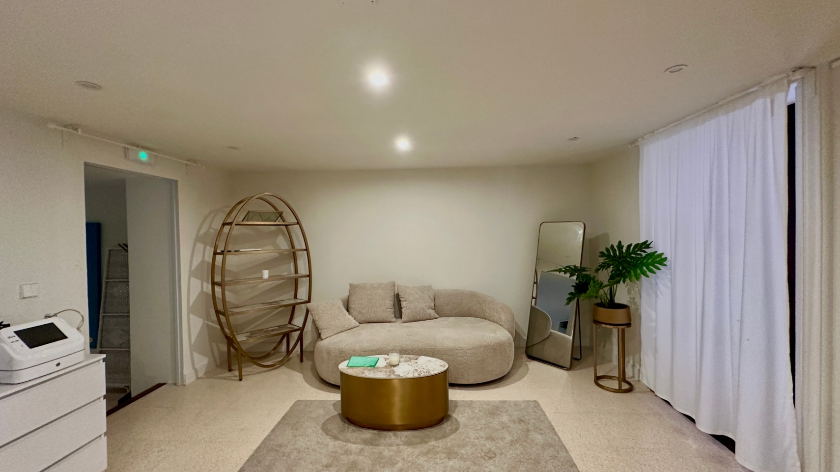 131026 - Transfer of established aesthetic clinic premises