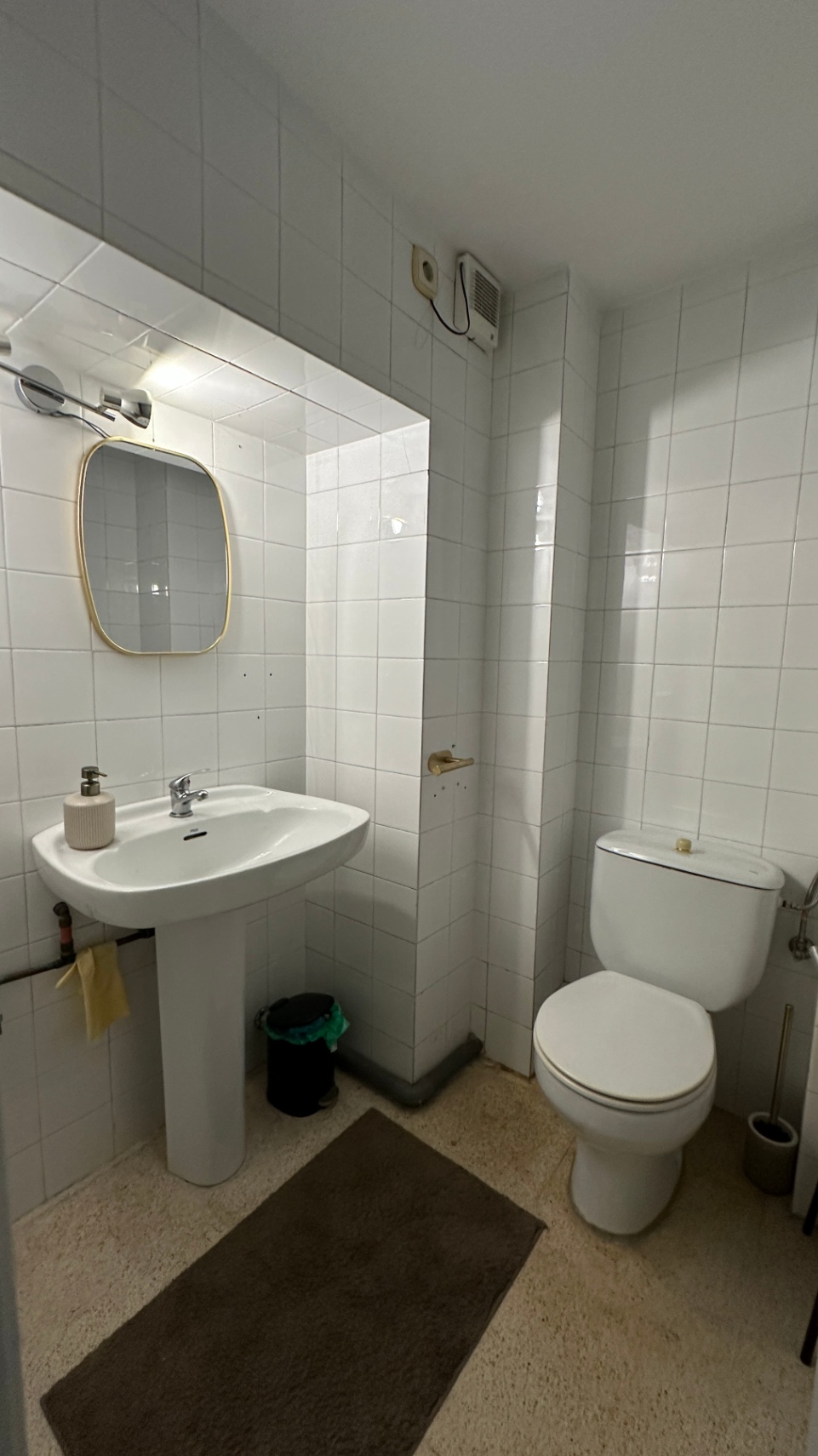 131026 - Transfer of established aesthetic clinic premises