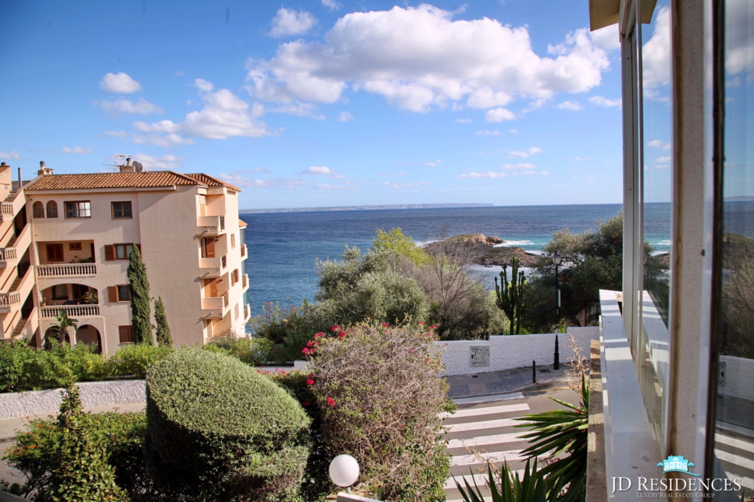 Illetas lägenhet med utsikt över stranden! + PARKERING!!