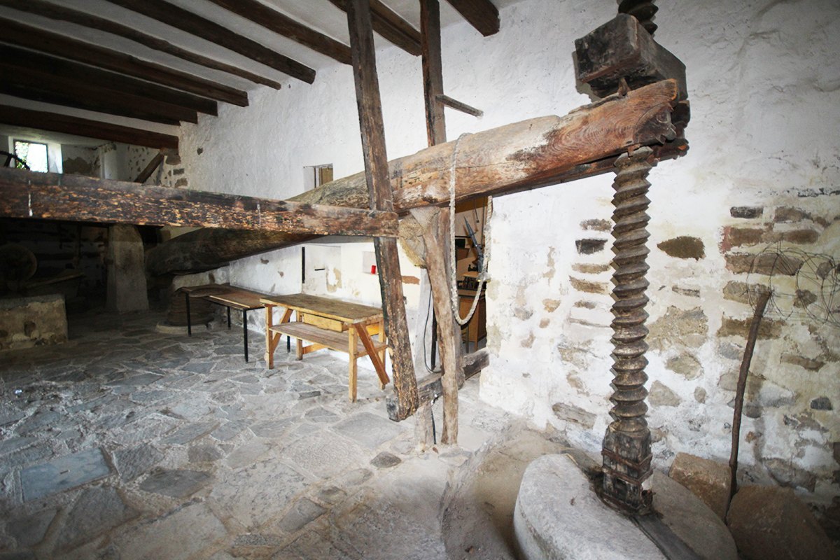 Historical farmhouse with oil press in Estellencs