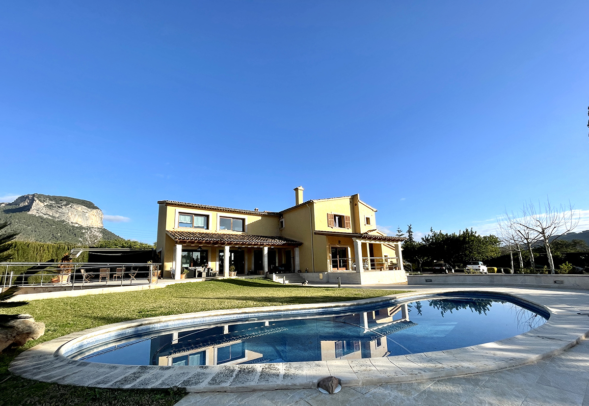 Alaró impressive finca with pool and full SPA
