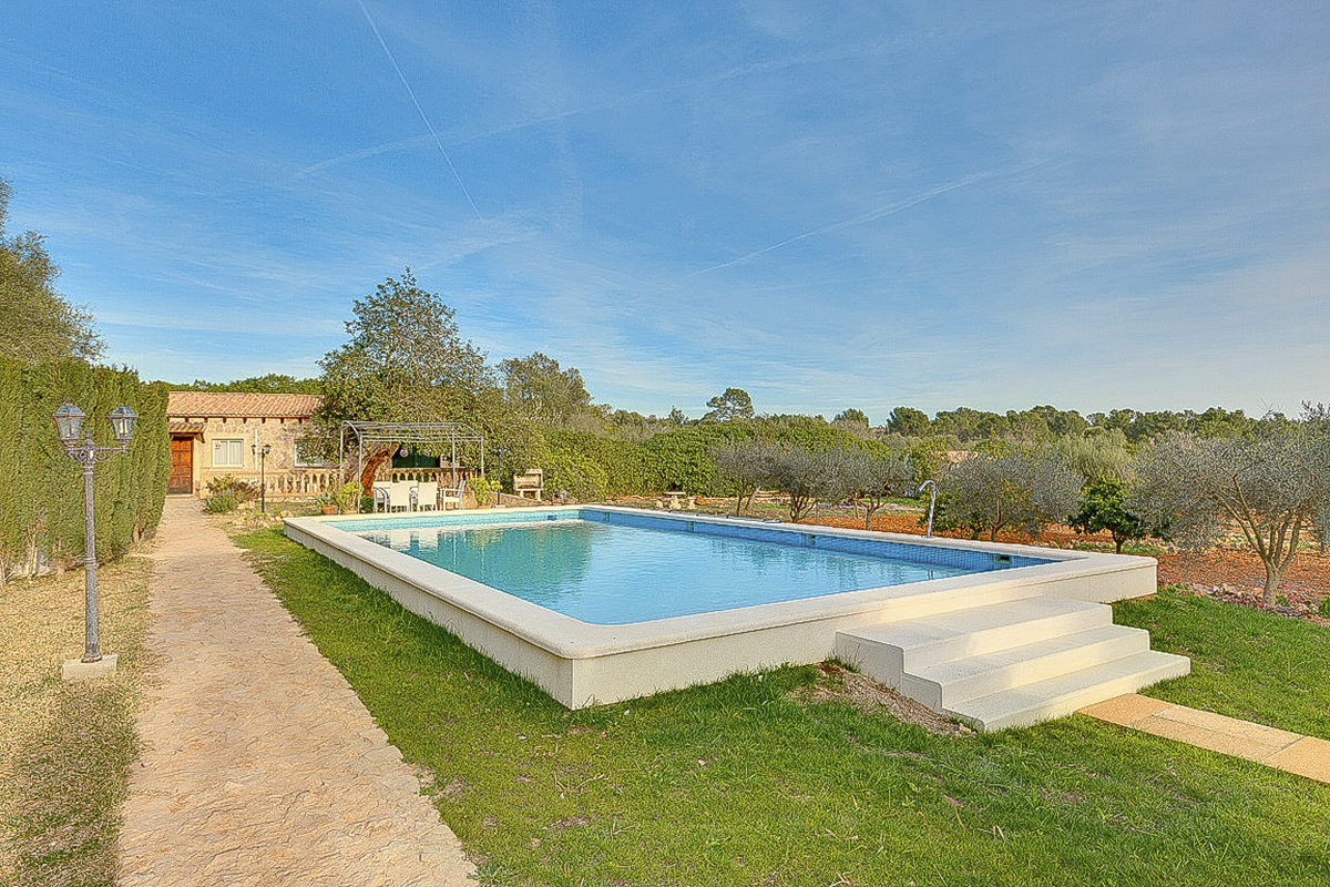 Sencelles farm of 15,000 meters with house of 600 + pool TOP!!