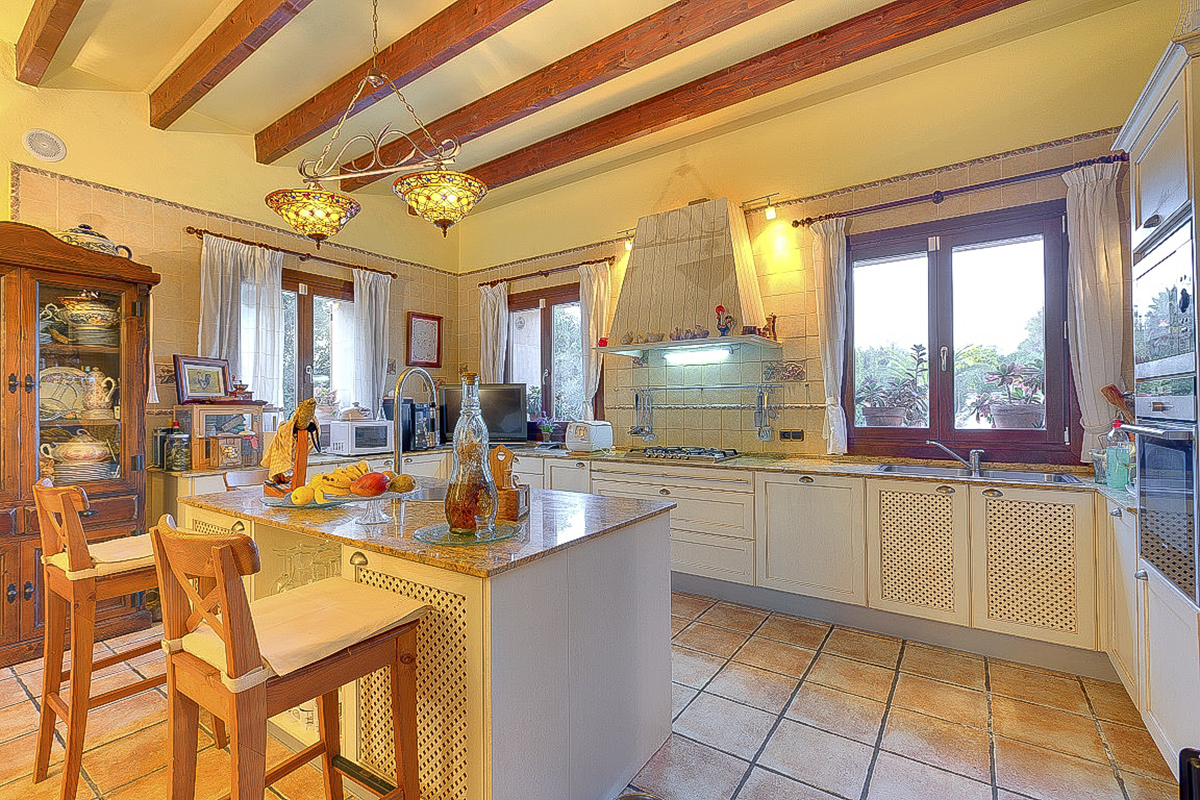 Sencelles farm of 15,000 meters with house of 600 + pool TOP!!