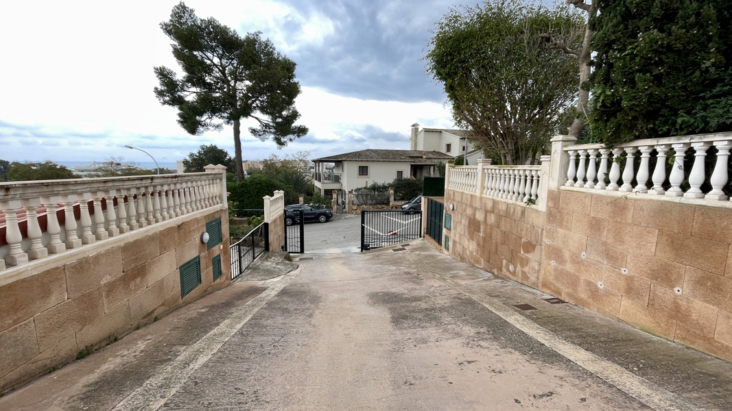 Palma Nova Villa in gated community